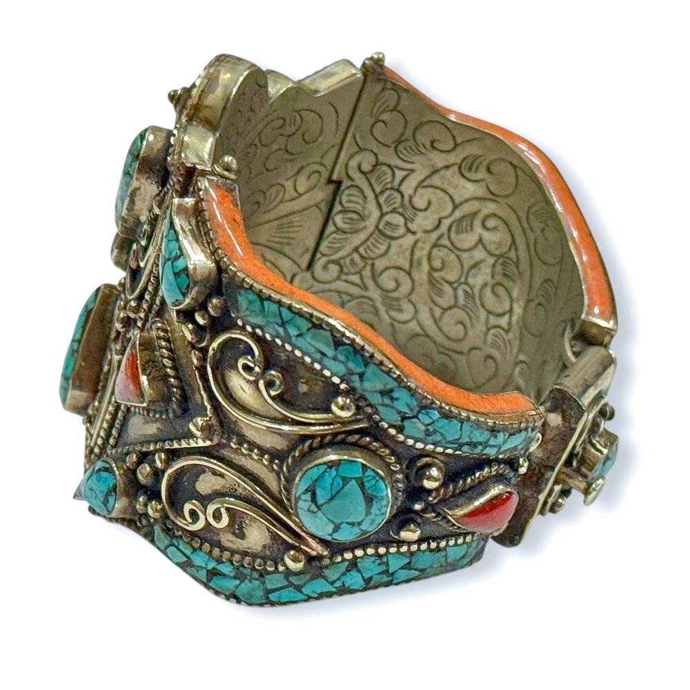 Vintage Tibetan / Nepali Silver Hinged Bracelet with Turquoise and Coral - Picture 7 of 16